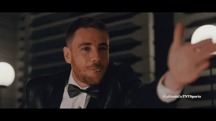 Gonzalo Fouillioux da el pitazo inicial para que La Banda del Fútbol toque su primer éxito para unir a todos los clubes del fútbol chileno. (Foto: TNT Sports).