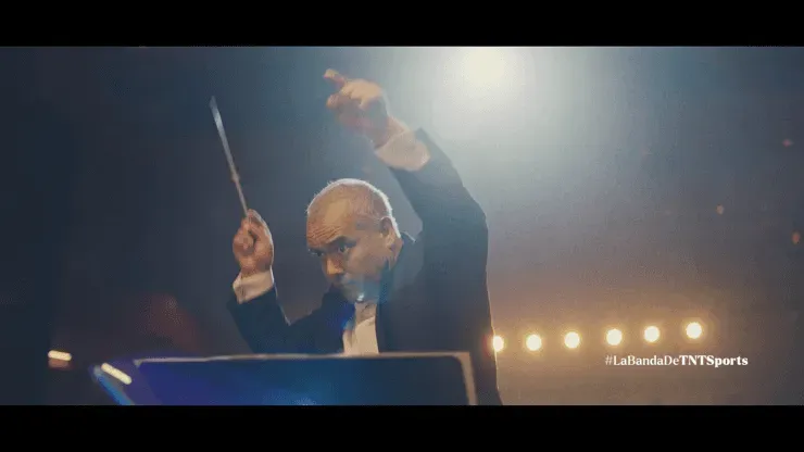 Hugo Manzies el creador de la canción y quien dirige a La Banda del Fútbol de TNT Sports. (Foto: TNT Sports).
