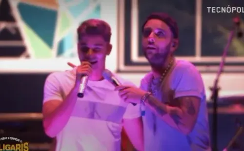 Mientras se define su futuro y la Albiceleste lo espera, Julián Álvarez se divirtió como un niño en el concierto de su banda favorita. (Foto: Captura Instagram Los Caligaris)