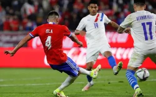 La Roja sufre una vez más la baja de Mauricio Isla por culpa del maldito coronavirus.