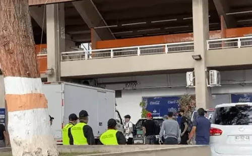 Alexis llegó al estadio Zorros del Desierto para entrenar con la Roja. (Imagen: Cristopher Antúnez)