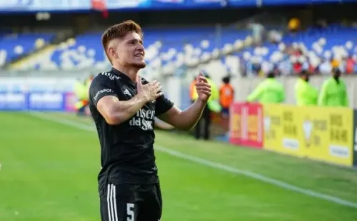 Leo Gil fue una de las figuras de la Supercopa. Pidió un llamado a la Roja y se despidió de los delanteros, dejando claro que Colo Colo necesita reemplazarlos. Foto: Guille Salazar