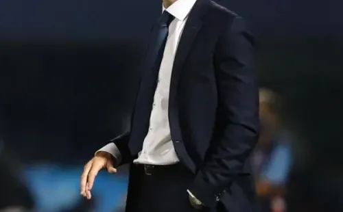 Diego Alonso se llevó una victoria de su primer partido en el mando técnico de la selección uruguaya
