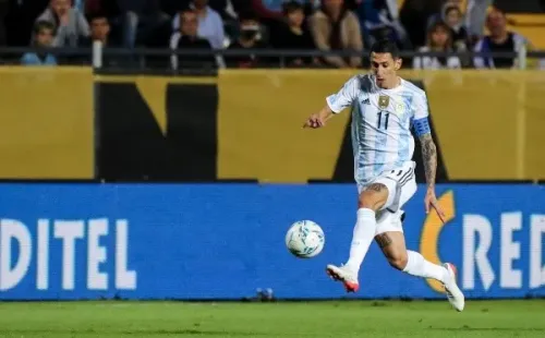 Ángel Di María fue capitán de la Albiceleste enfrentando a Uruguay por Eliminatorias en noviembre de 2021, donde marcó el gol con el que vencieron por 1-0 en Montevideo. (Foto: Getty)