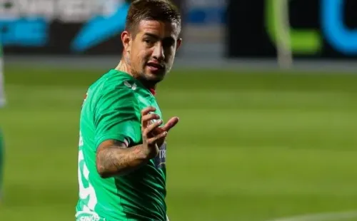 Rodrigo Holgado está cerca de firmar con Curicó Unido y volver al fútbol chileno. Foto: Agencia Uno