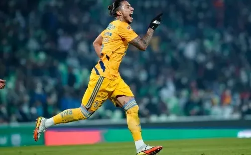 El defensor Carlos Salcedo no está muy conforme con la llegada de Igor Lichnvosky. (Foto: Getty Images)