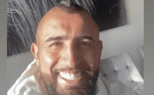 Arturo Vidal conversó con Gary Medel antes del duelo ante Argentina.