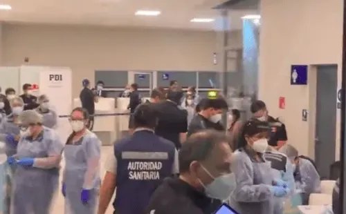 El mensaje de Dibu Martínez en su llegada a Chile y que luego eliminó.