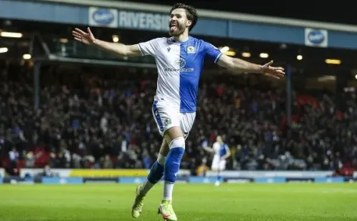 El técnico de los Rovers, Tony Mowbray, ha dejado claro que no quiere perder al delantero chileno-inglés, una petición que cada vez se hace más difícil sostener. (Foto: Getty)