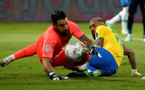 Hernán Galíndez tuvo una jornada increíble defendiendo el arco de Ecuador y mostró todo su orgullo por la labor realizada. (Foto: Getty)