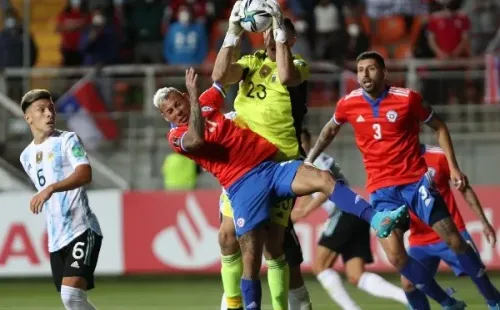 Chile perdió ante Argentina y virtualmente eliminado debe enfrentar a Bolivia en La Paz.