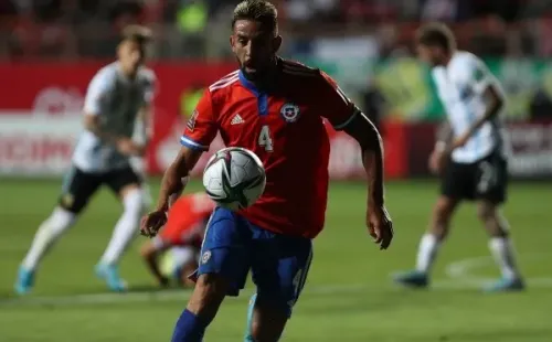 Rodrigo Herrera y el amargo día después de la derrota de Chile contra Argentina que deja a la Roja casi fuera del Mundial de Qatar 2022. (Foto: Agencia UNO)
