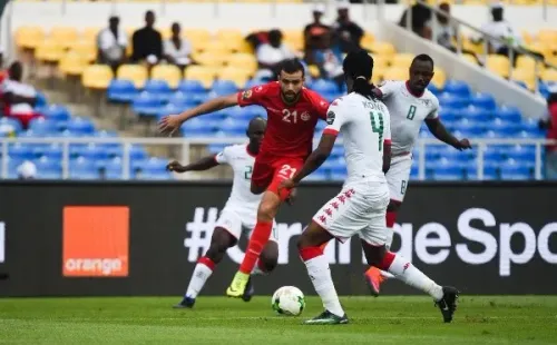 Burkina Faso se quedó con diez jugadores a los 82′ tras la roja de Ouattara.