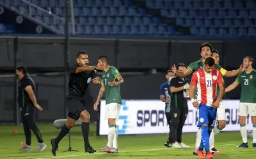 Alexis Herrera estará a cargo del duelo entre Bolivia y Chile. La última opción de ambos en eliminatorias promete un partido de infarto. Foto: Getty Images