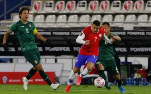Chile y Bolivia chocan en un partido de vida o muerte en las eliminatorias. Foto: Agencia Uno