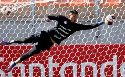 Cortés será titular en lugar de Bravo en partido ante Bolivia en La Paz | Foto: Instagram La Roja.