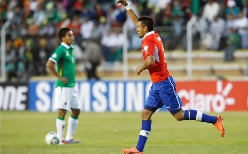 Vidal celebra el último gol que anotó la Roja ante Bolivia en La Paz el 2012.