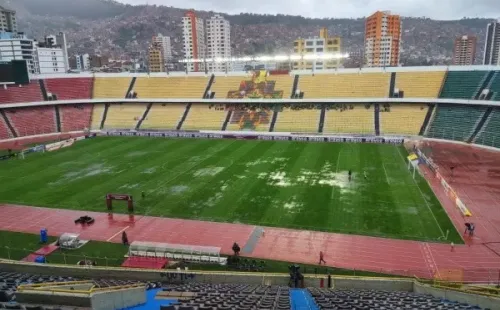 El estadio de La Paz presenta varios lugares afectados por el agua.