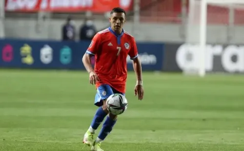 El Maravilla mantuvo a Chile con ilusión de llegar a Qatar 2022 con dos golazos en La Paz.