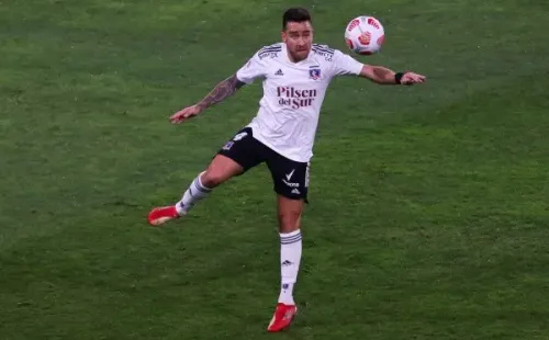 Matías Zaldivia no se complica por esperar en la banca una oportunidad en Colo Colo. Foto: Agencia Uno