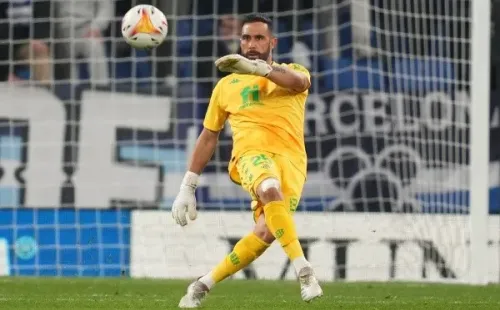 Claudio Bravo será baja en Betis por tiempo aún por definir. (Foto: Getty Images)
