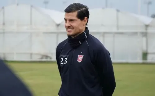 Desde el lunes está entrenando con sus nuevos compañeros.