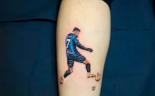 Hincha se tatúa agónico gol de Alexis en Supercopa de Italia | Foto: Instagram