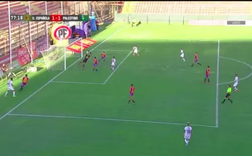 Pinto intentó poner calma a su equipo, y terminó cediendo el empate a Palestino con el primer chascarro del Campeonato Naciona 2022. (Foto: TNT Sports)