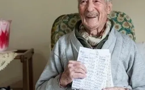 Hernán, de 100 años, llevaba registro de cada gol convertido por Lionel Messi.