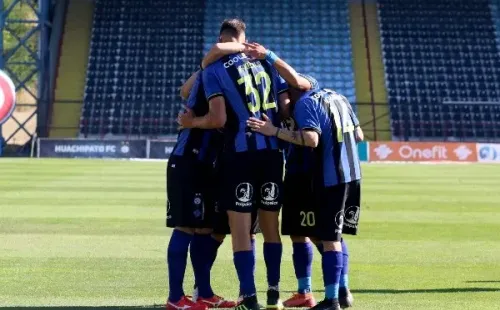 Huachipato se hizo fuerte en casa y sacó su primer triunfo en el Campeonato Nacional. (Foto: Agencia Uno)
