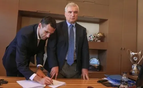 Poyet firmó hasta 2023, pero si los resultados lo acompañan podría extender hasta 2024 para comandar a Grecia en la Euro.