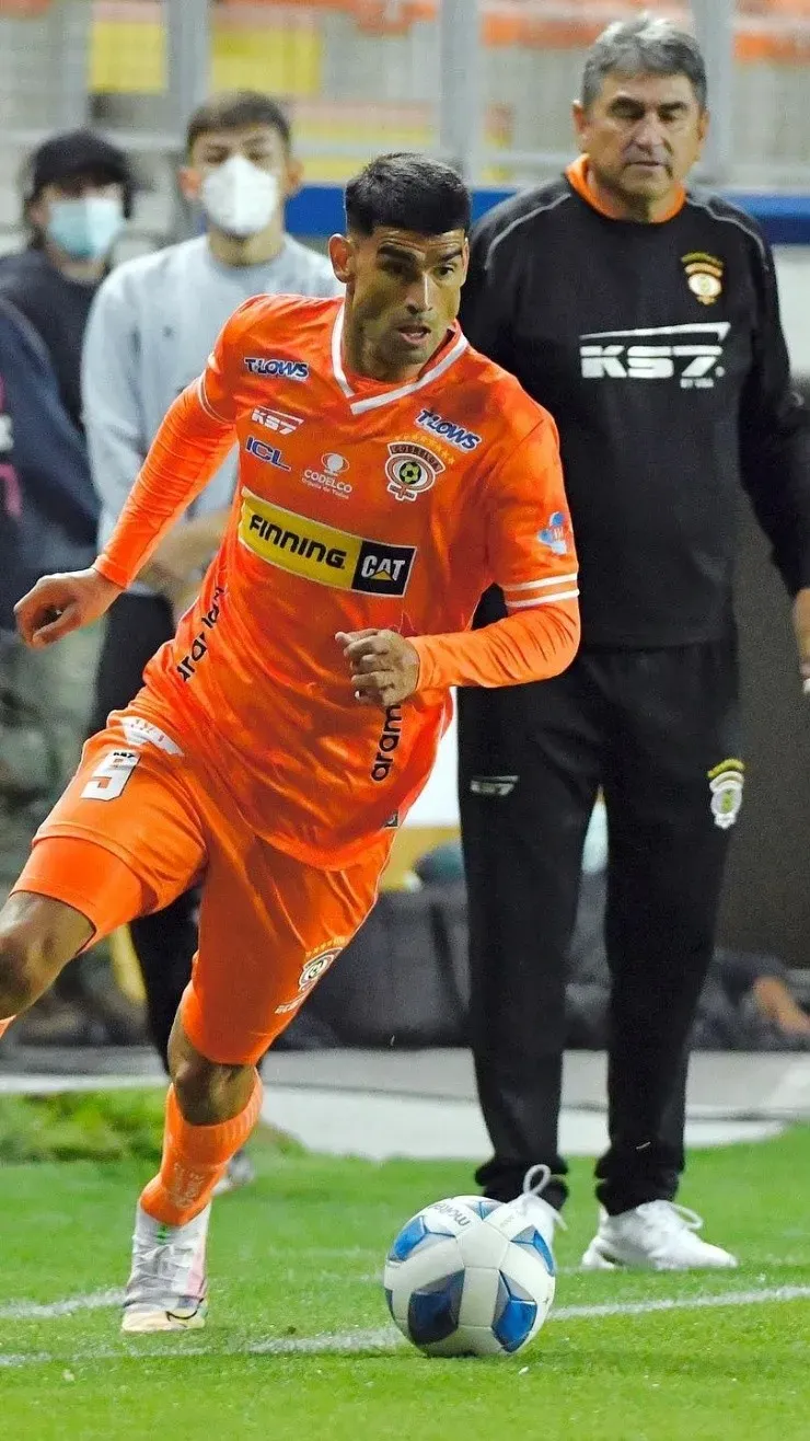 David Escalante fue protagonista en ambas áreas en el estreno de Emiliano Astorga en Cobreloa