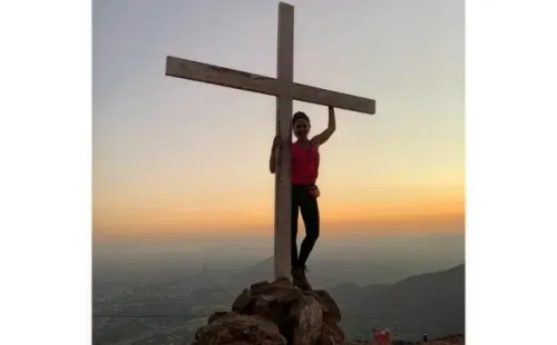 Luz Valdivieso y Claudio Castellón viven cita romántica esperando la luna.(2)