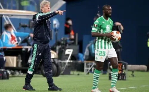 Manuel Pellegrini mantiene vivo al Betis en La Liga (tercer lugar), Copa del Rey (semifinal) y Europa League (play-offs para octavos de final). (Foto: Getty)