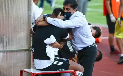 El abrazo de Quinteros con sus dirigidos.