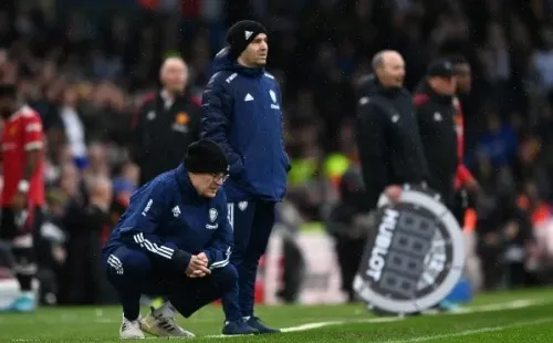 Bielsa entrenando bajo la lluvia en Leeds.
