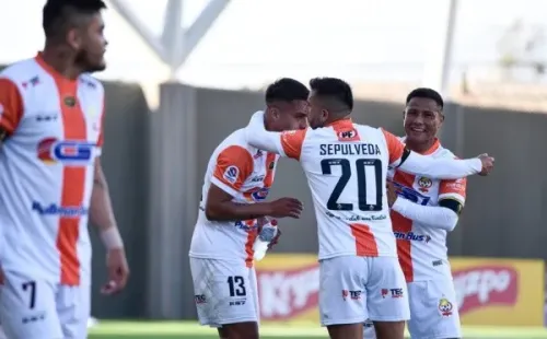 Cobresal suma dos triunfos como visitante. Ahora venció por 0-2 a Unión La Calera. Foto: Agencia Uno