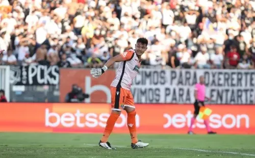 Muñoz vivió momentos de mucha tensión con la barra de Colo Colo detrás. (Foto: Agencia Uno)
