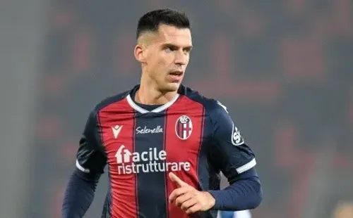 Paz dejó Crotone para arribar al tetracampeón del fútbol chileno.