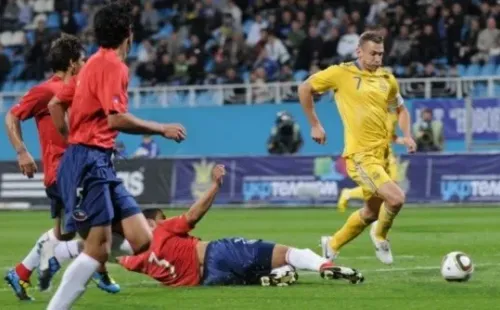Andriy Shevchenko fue la gran figura de Ucrania en el partido.