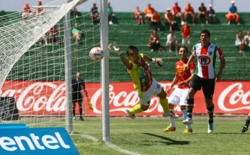 Felipe Núñez deslumbró con grandes atajadas defendiendo la camiseta de Palestino. (Foto: Agencia Uno)