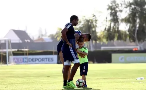 Beausejour y Pinilla fueron compañeros en Universidad de Chile en 2018, y 3 años con 9 meses después se volverán a juntar, pero en televisión. (Foto: Agencia Uno)