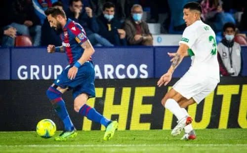 Enzo Roco no pudo ayudar en su defensa. Foto: Levante
