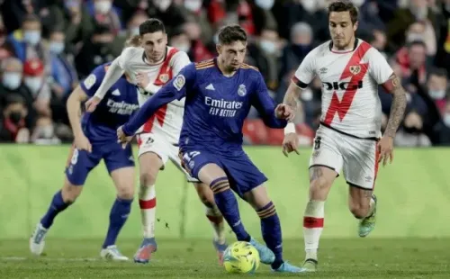 Real Madrid derrotó al Rayo y sigue firme arriba en La Liga de España.
