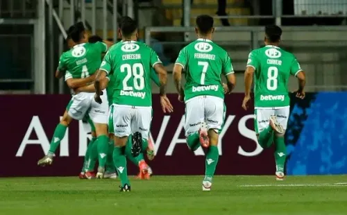 Audax Italiano celebró su triunfo en Copa Libertadores con dos inscripciones. (Foto: @audaxitalaino)