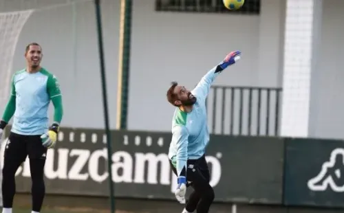 Claudio Bravo ya entrena con normalidad en el Betis y podría volver a la cancha este domingo ante Sevilla. (Foto: Getty)