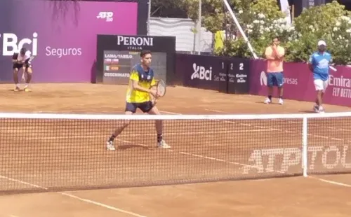 En la previa al duelo con Garin lució la camiseta amarilla.