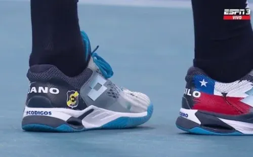 Las zapatillas de Tabilo también llevan el escudo de Everton