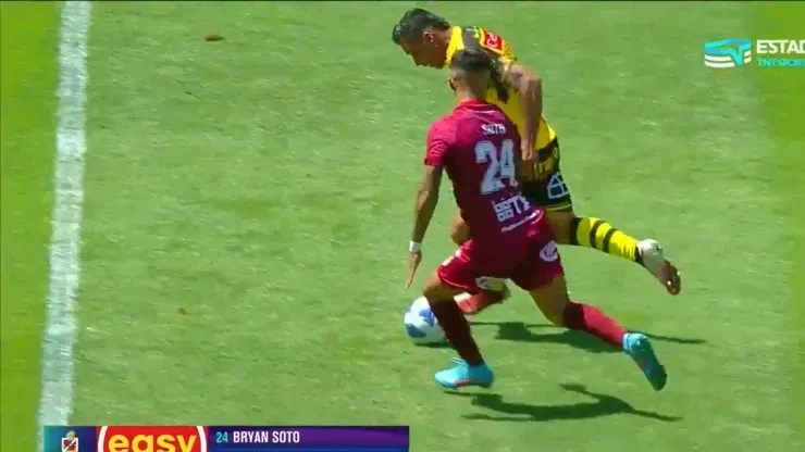 Bryan Soto no le dio tregua a Esteban Paredes en el clásico entre La Serena y Coquimbo Unido