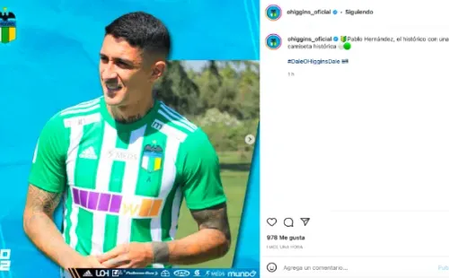 El Tucu Hernández posó con la nueva tercera indumentaria de O’Higgins para esta temporada 2022. (Foto: @ohiggins_oficial)